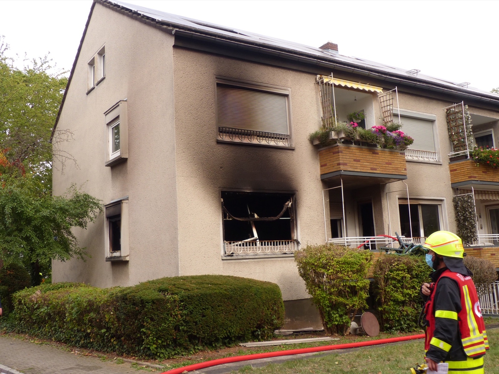 Übergreifen der Flammen auf das Obergeschoss verhindert. Foto: Feuerwehr Frankfurt am Main