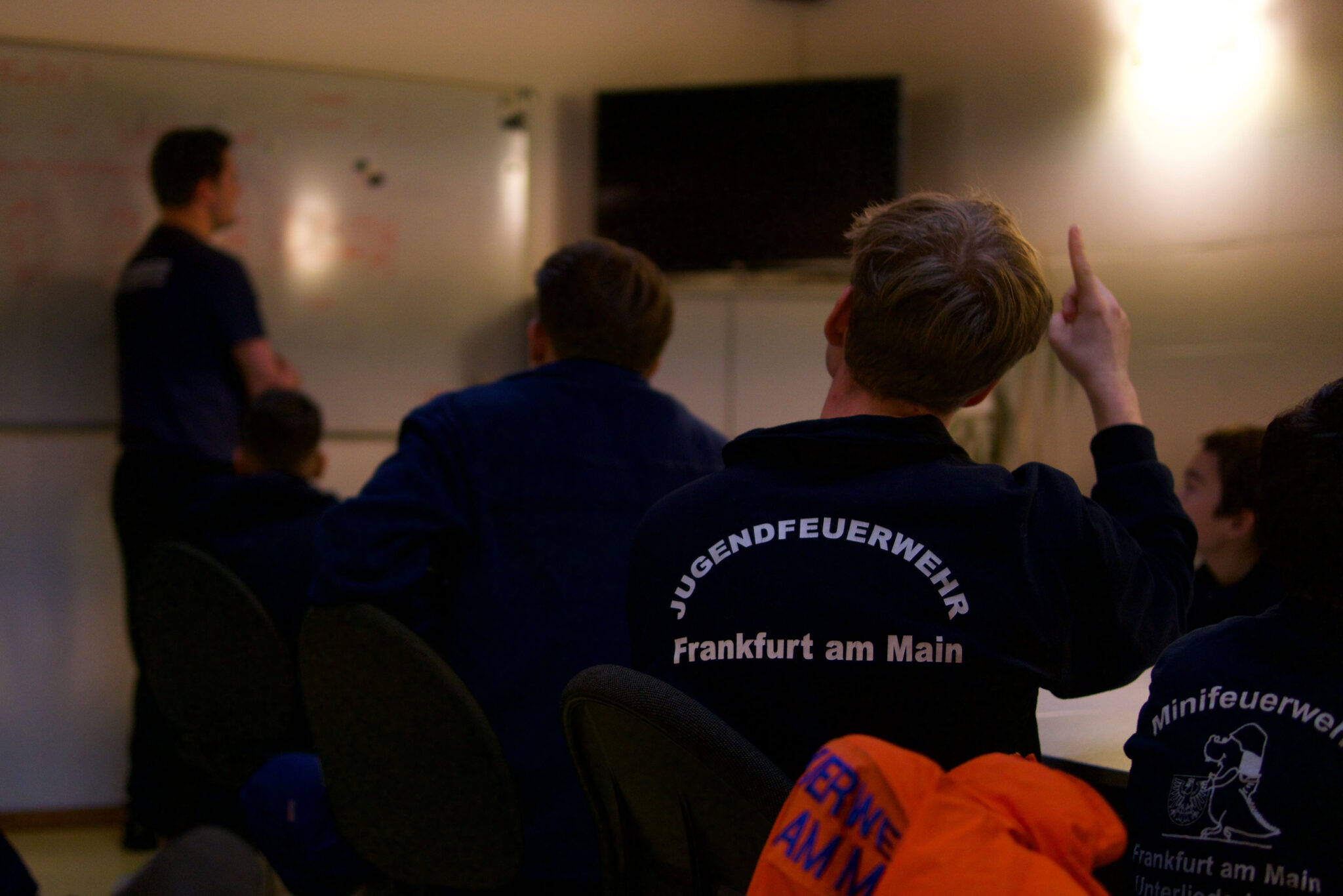 jugendfeuerwehr_unterliederbach_dienst_uebung_theorie_meldung